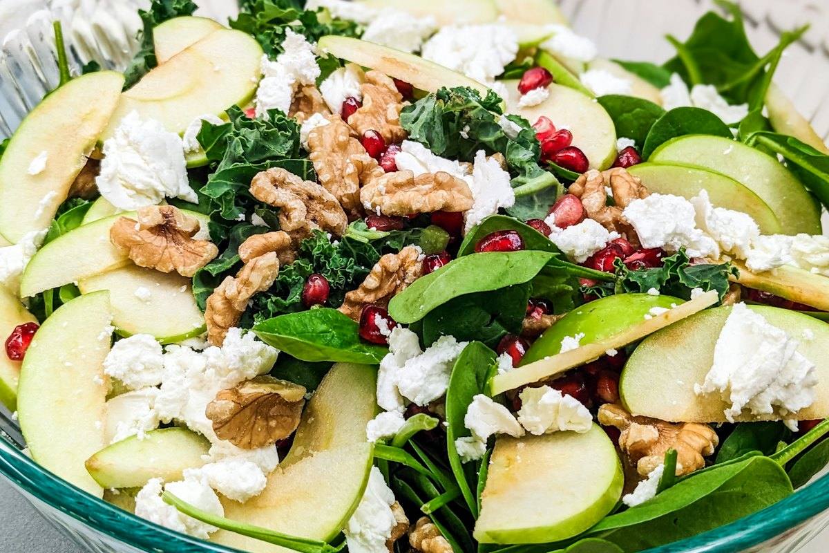 Feldsalat mit Walnüssen und Birne